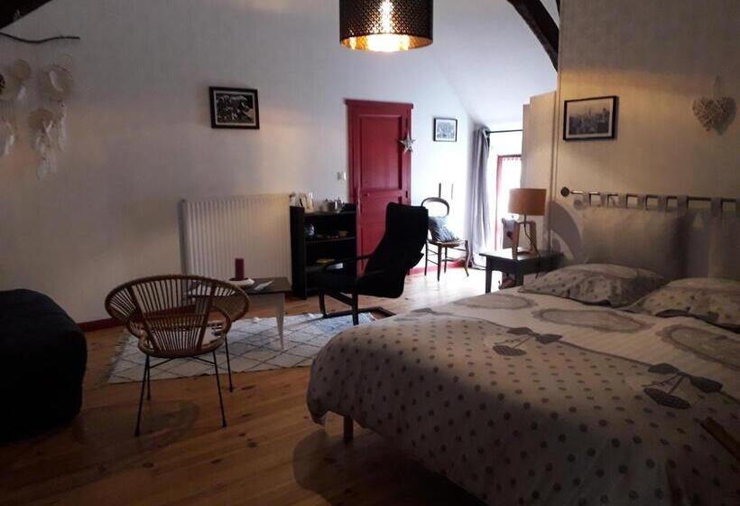 جناح مطلّ علي الحديقة, Les Hirondelles