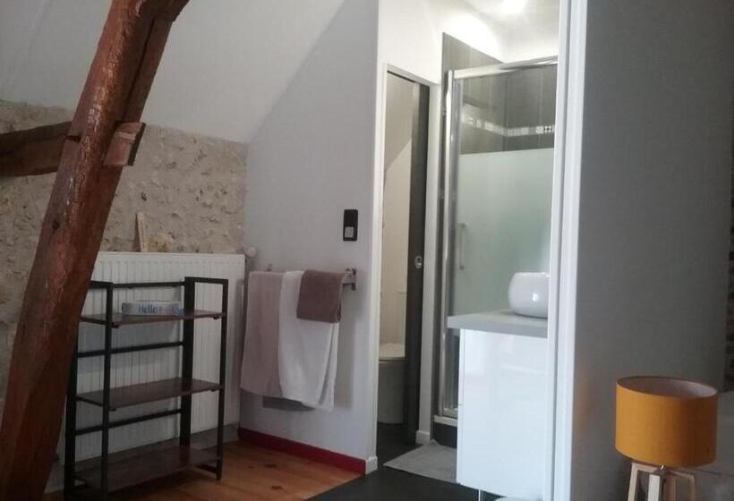 جناح مطلّ علي الحديقة, Les Hirondelles