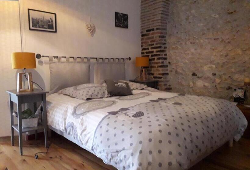 جناح مطلّ علي الحديقة, Les Hirondelles