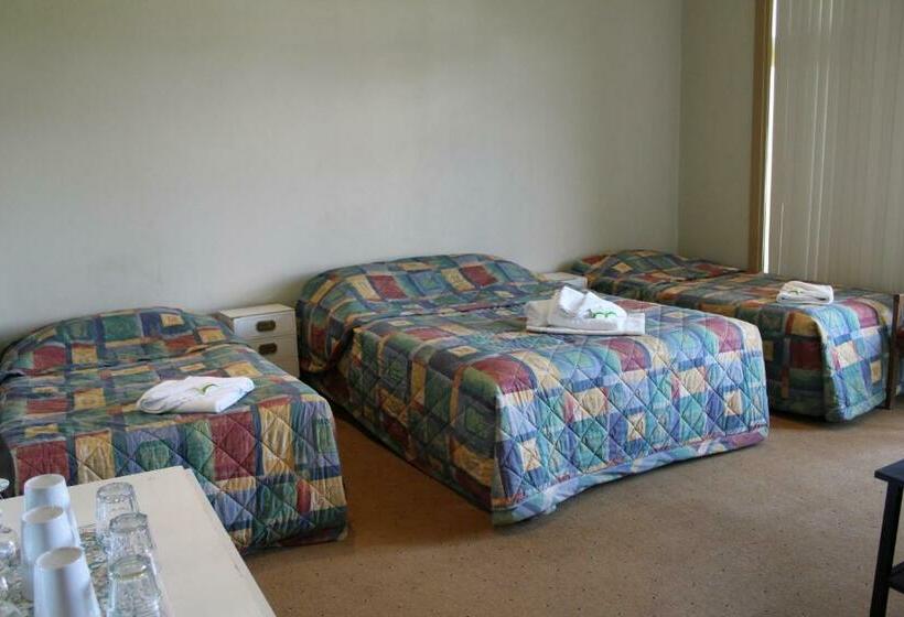 חדר סטנדרט לשלושה, Royal Hotel Orange