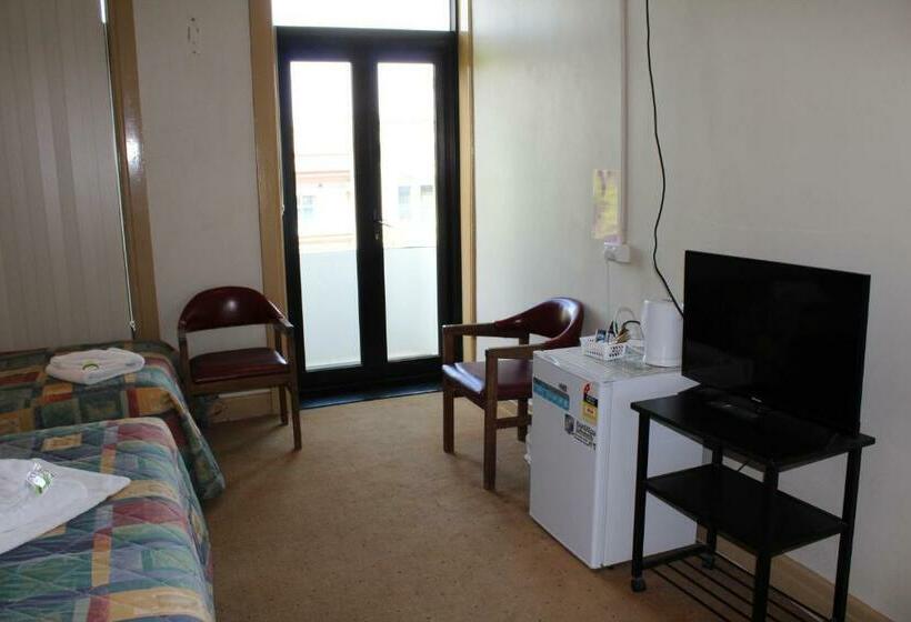 חדר סטנדרט לשלושה, Royal Hotel Orange