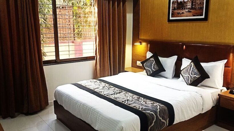 Deluxe Room, Crystal Luxury Inn  Bandra