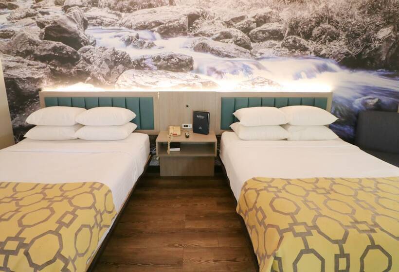 2 Bedrooms Suite 2 Bedrooms River View, Baymont By Wyndham Gatlinburg On The River