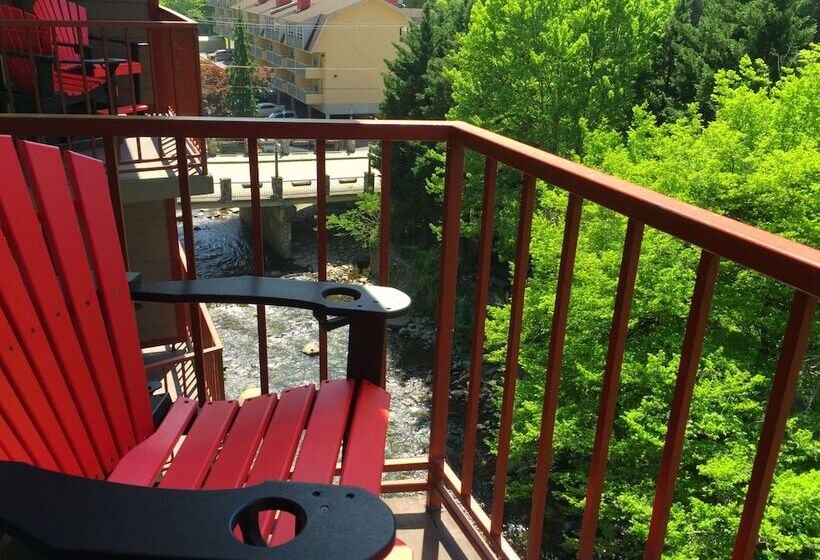 2 Bedrooms Suite 2 Bedrooms River View, Baymont By Wyndham Gatlinburg On The River