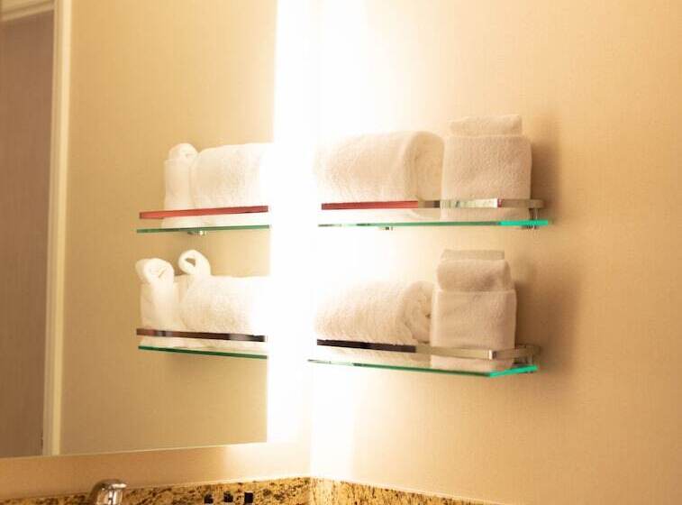 إستوديو ديلوكس, Hawthorn Suites By Wyndham Erie