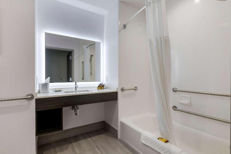 스탠다드 룸 킹사이즈 침대, Rodeway Inn Escondido Downtown