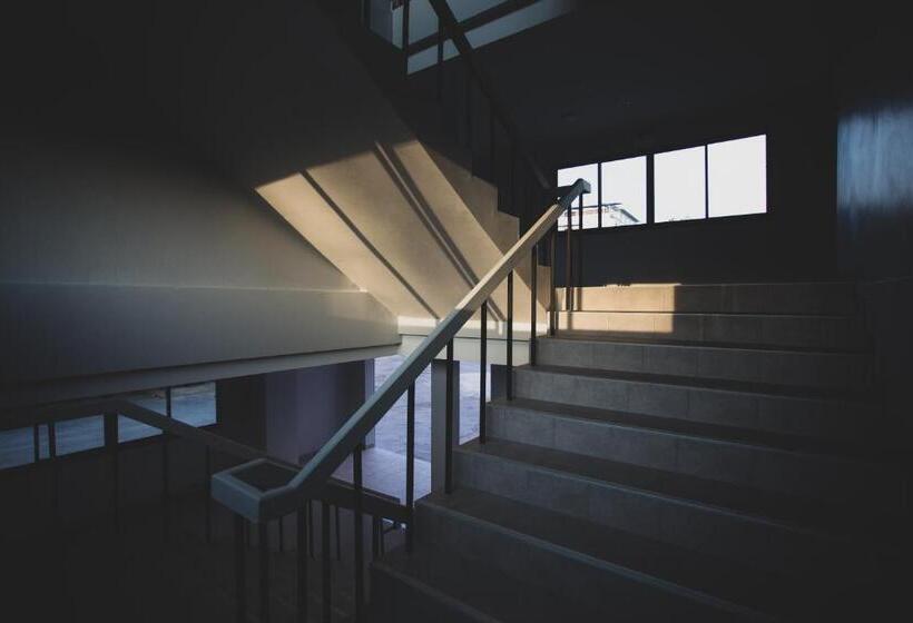 غرفة ديلوكس, The Gene