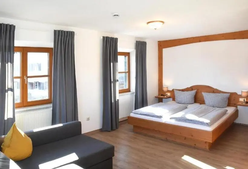 Camera Standard, Alps Hostel