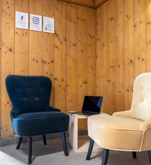 Люкс 2 Спальни, Alps Hostel