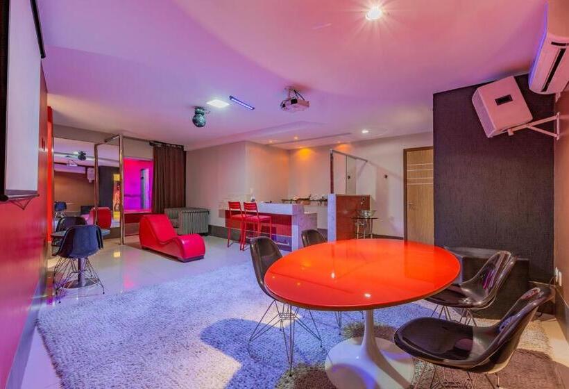 سوئیت با تخت بزرگ, Assahi Motel