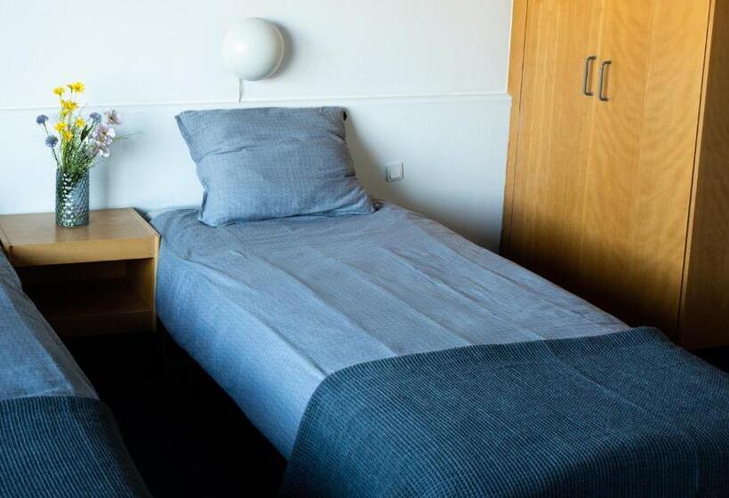 غرفة إقتصادية, B