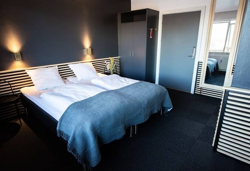 غرفة قياسية, B