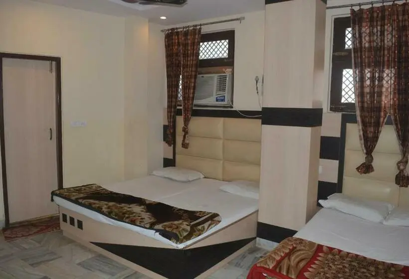 Camera Tripla Deluxe, Marwari