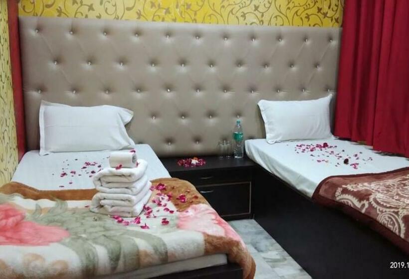 اتاق استاندارد یک نفره, Goroomgo Sai Palace Agra