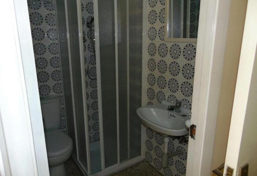 Economy Triple Room, Pazo Pias P