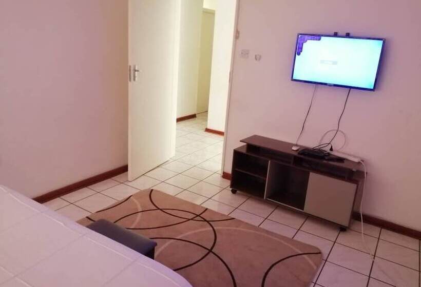 اتاق استاندارد با سرویس بهداشتی مشترک, Emperor S Inn