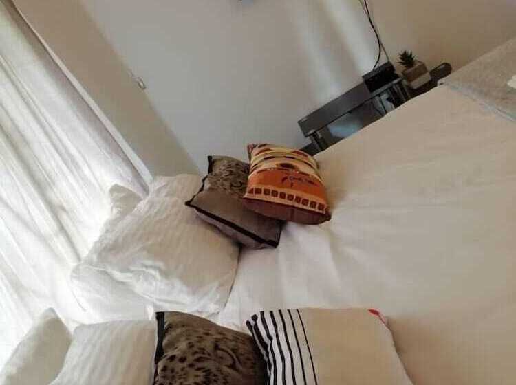 اتاق استاندارد, Emperor S Inn