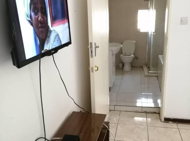 اتاق اکونومی, Emperor S Inn