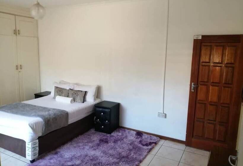 اتاق اکونومی, Emperor S Inn