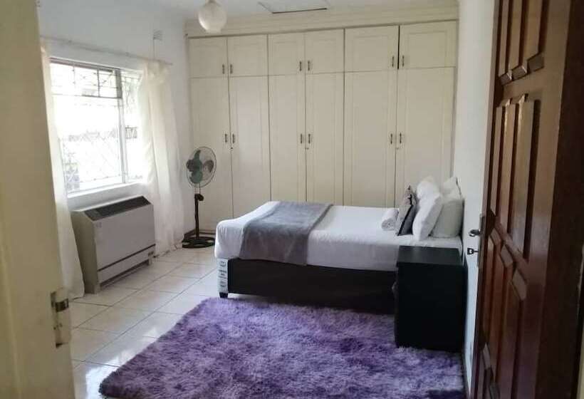 اتاق اکونومی, Emperor S Inn