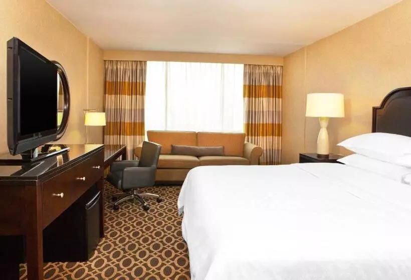 キングサイズベッドのスタンダードルーム, Courtland Grand Hotel, Trademark Collection by Wyndham Former Sheraton Atlanta
