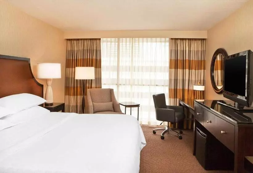 キングサイズベッドのデラックスルーム, Courtland Grand Hotel, Trademark Collection by Wyndham Former Sheraton Atlanta