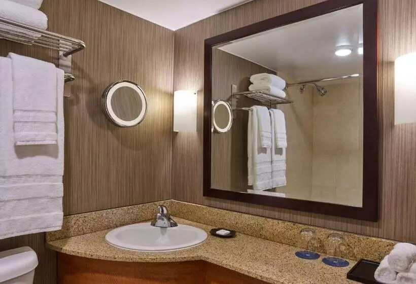 キングサイズベッドのデラックスルーム, Courtland Grand Hotel, Trademark Collection by Wyndham Former Sheraton Atlanta