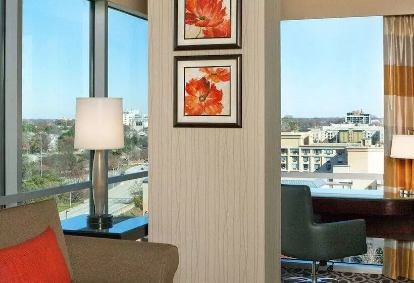 スイート, Courtland Grand Hotel, Trademark Collection by Wyndham Former Sheraton Atlanta