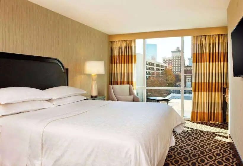 スイート, Courtland Grand Hotel, Trademark Collection by Wyndham Former Sheraton Atlanta