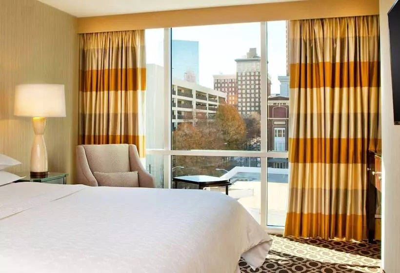 スイート, Courtland Grand Hotel, Trademark Collection by Wyndham Former Sheraton Atlanta
