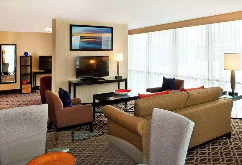 スイート, Courtland Grand Hotel, Trademark Collection by Wyndham Former Sheraton Atlanta