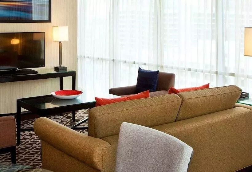 スイート, Courtland Grand Hotel, Trademark Collection by Wyndham Former Sheraton Atlanta