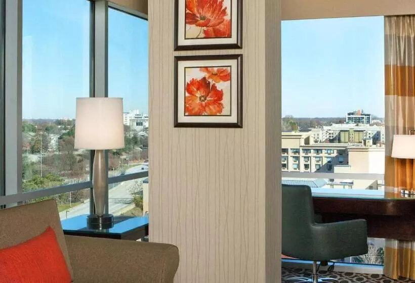 スイート, Courtland Grand Hotel, Trademark Collection by Wyndham Former Sheraton Atlanta