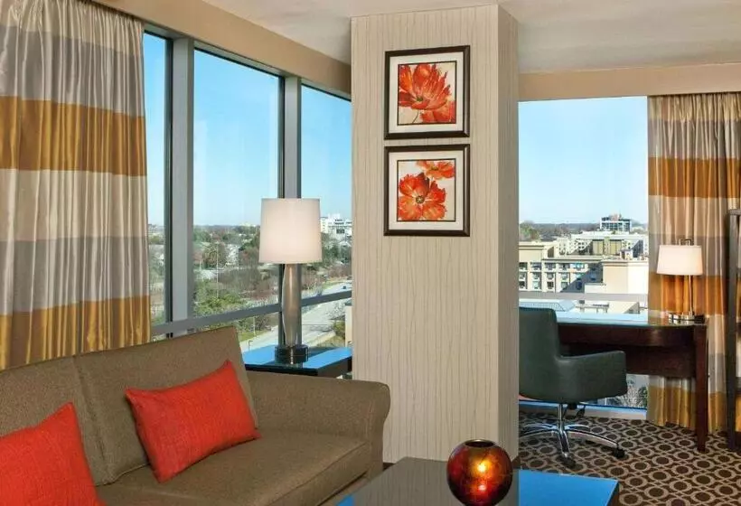 スイート, Courtland Grand Hotel, Trademark Collection by Wyndham Former Sheraton Atlanta