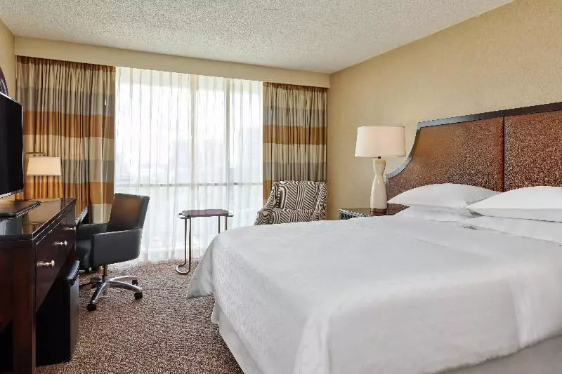身障者適用スタンダードルーム, Courtland Grand Hotel, Trademark Collection by Wyndham Former Sheraton Atlanta