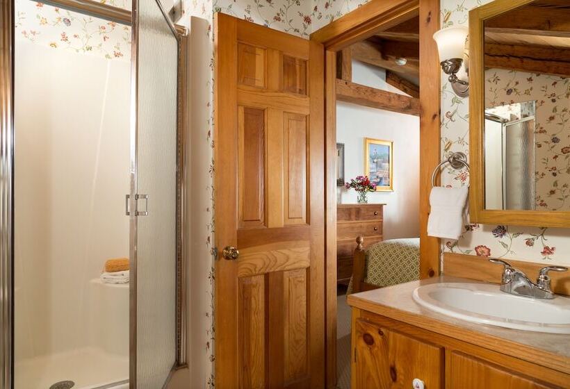 Люкс Повышенной Комфортности, Seven Sea Street Inn