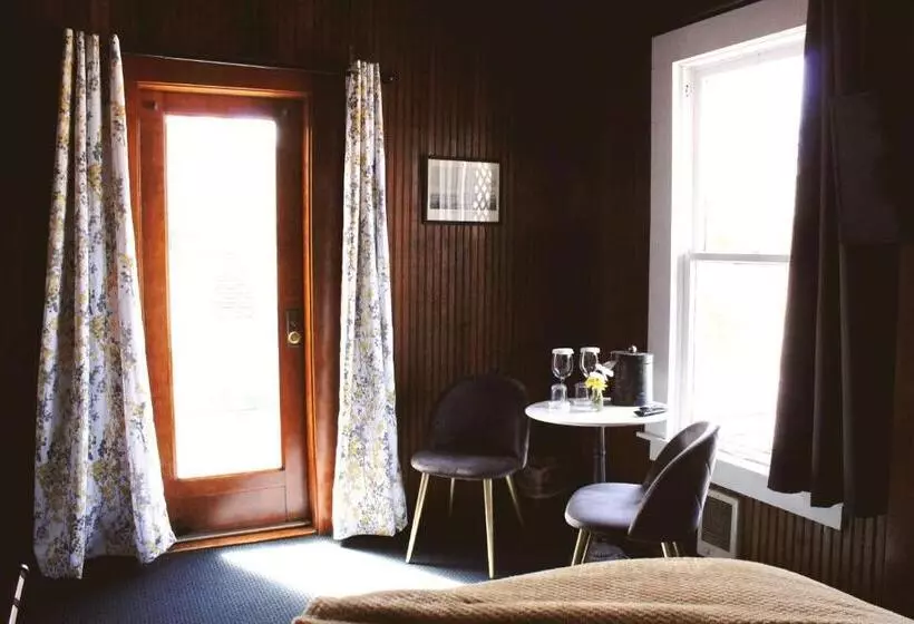 スタンダードルーム, Shelburne