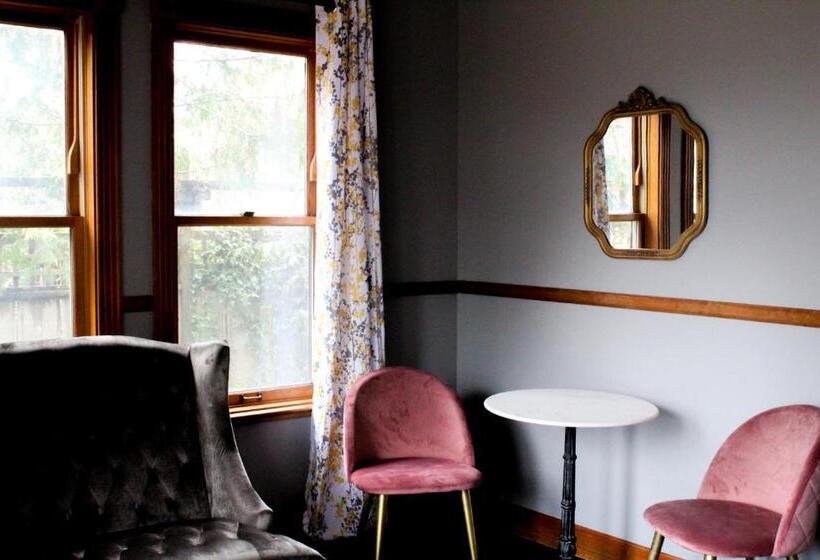 带阳台套房, Shelburne