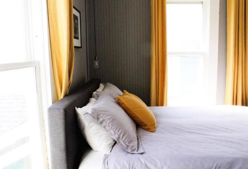 高级大房间, Shelburne