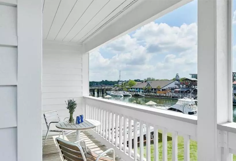 キングサイズベッドのスタンダードルーム, Shem Creek Inn