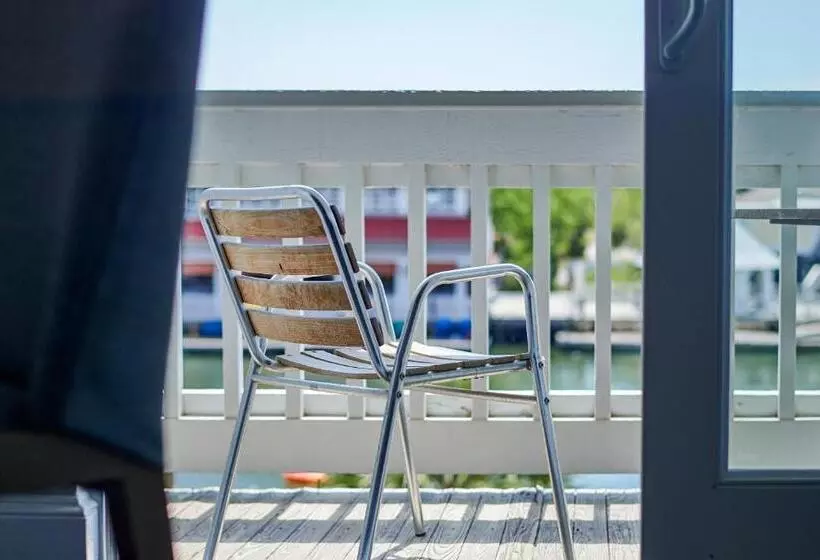 キングサイズベッドのスタンダードルーム, Shem Creek Inn