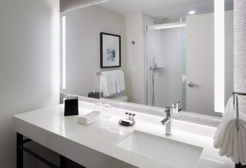 اتاق استاندارد با 2 تخت دوبل, Sheraton Hartford Hotel At Bradley Airport