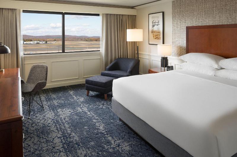 اتاق استاندارد با تخت بزرگ, Sheraton Hartford Hotel At Bradley Airport