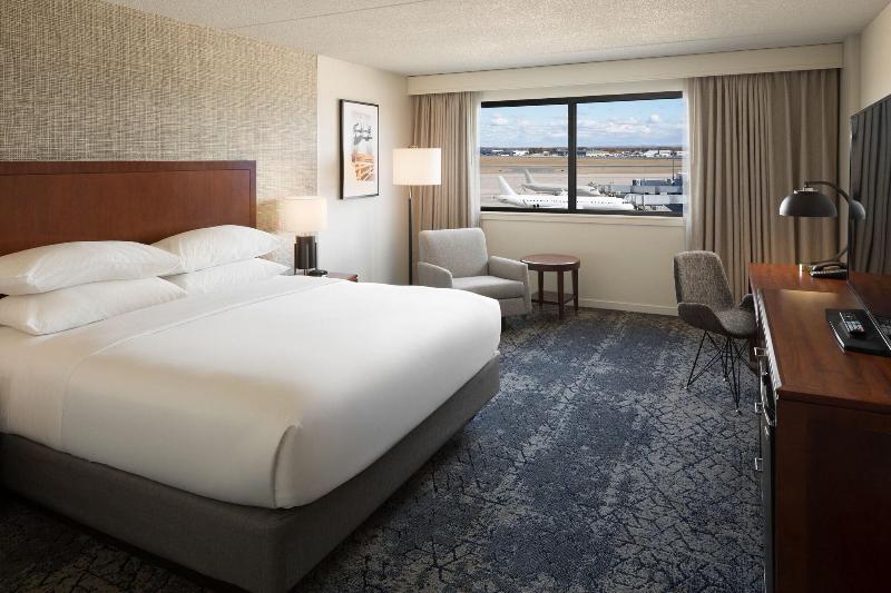 اتاق استاندارد با تخت بزرگ, Sheraton Hartford Hotel At Bradley Airport