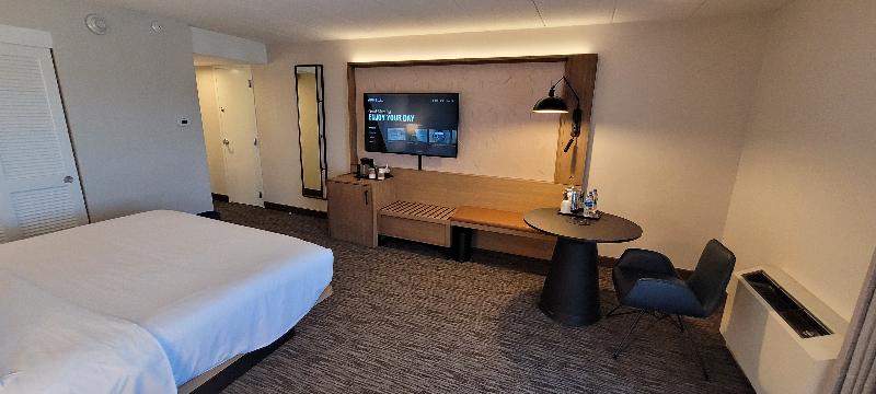 غرفة قياسية سرير كينج, Sheraton Milwaukee Brookfield