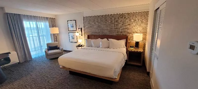 キングサイズベッドのスタンダードルーム, Sheraton Milwaukee Brookfield