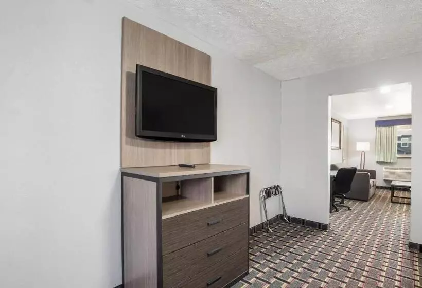 デラックススイート, Knights Inn And Suites Salem