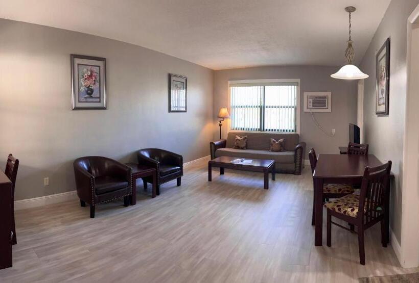 شقة غرفة واحدة, Sails Resort Motel