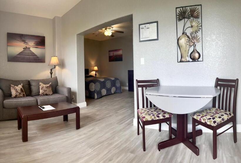 شقة غرفة واحدة, Sails Resort Motel