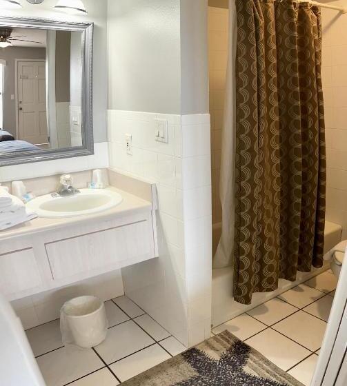 غرفة أساسية, Sails Resort Motel